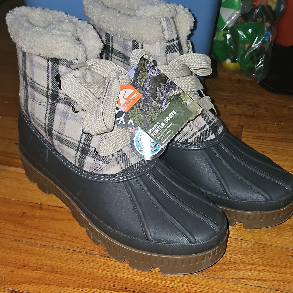 Ozark Trail Womens Winter Snow Boots Memory Foam Temperature Rated Size 11 NWT